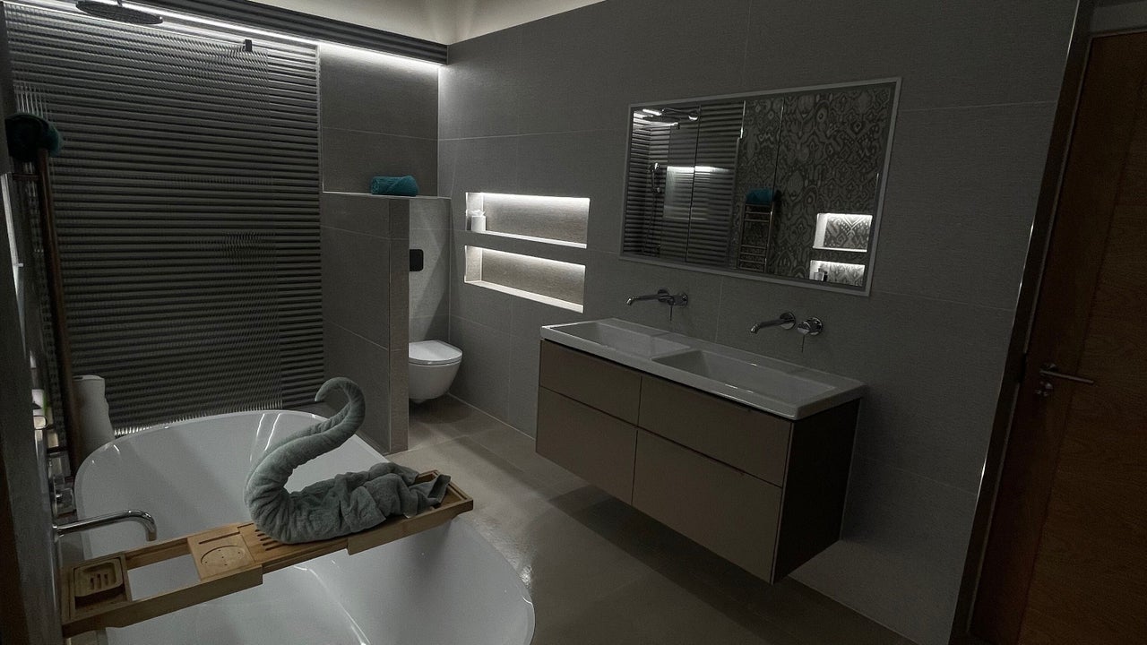 TU Cleaning Service - spotless bathroom