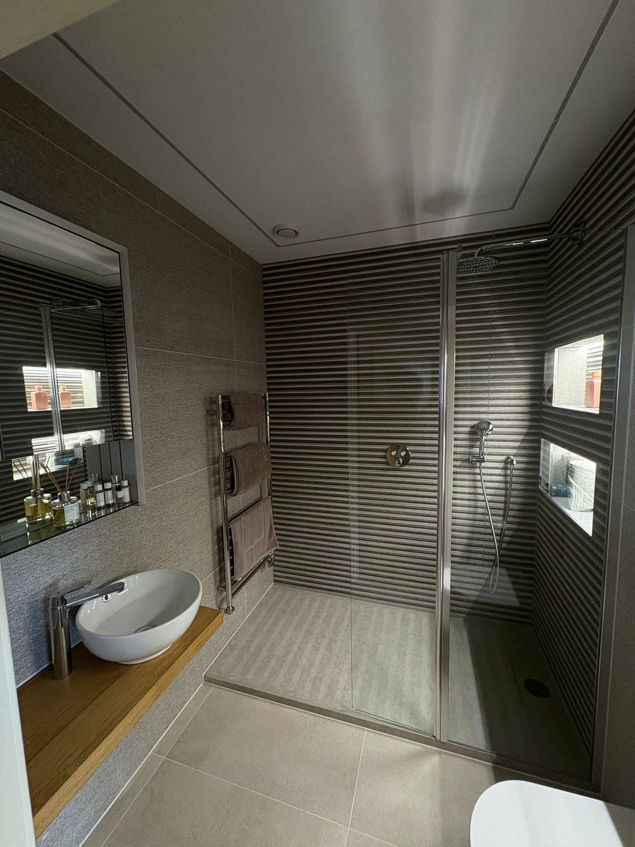 Freshly cleaned bathroom by TU Cleaning Service