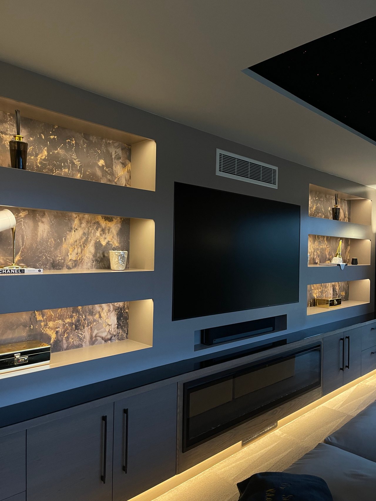 TU Cleaning Service - finished media wall
